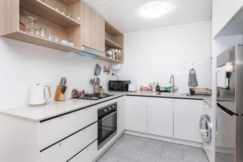 Kjøkken, Comfort Meets Convenience in Plympton in Richmond