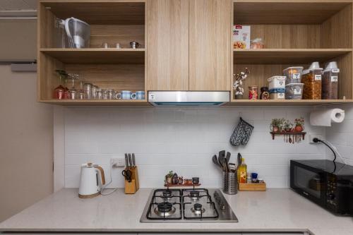 Kjøkken, Comfort Meets Convenience in Plympton in Richmond