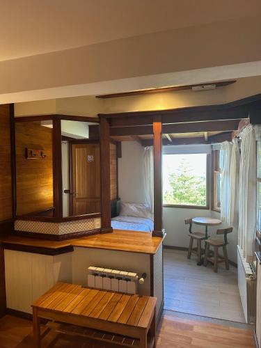 1 double bed, 1 twin bed