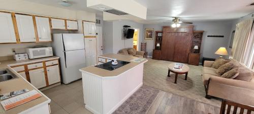 5 สตรีท อินน์ (5th Street Inn) in มาริโปซา (CA)