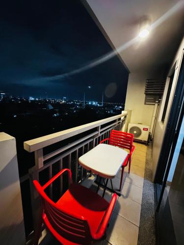 Balcony/terrace, Cozy 2-BR Perfect for Families and Friends in Bacoor