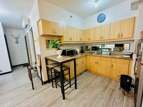 Kitchen, Cozy 2-BR Perfect for Families and Friends in Bacoor