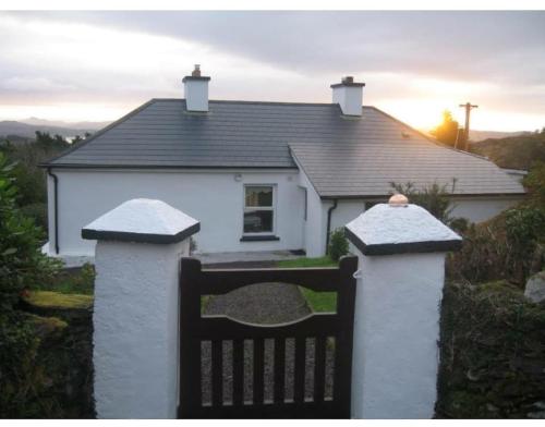 Sunrise Mist Cottage in Glengariff