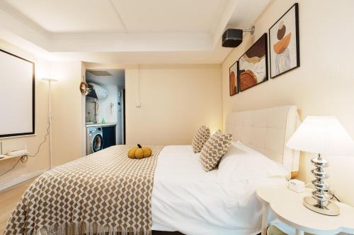 Qiya Luxury Apartment Lujiazui Beiyangjing Subway Station Branch