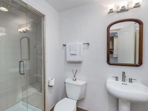 Stunning Renovated 2 Bedroom in Arrowhead Village! condo thumb 3