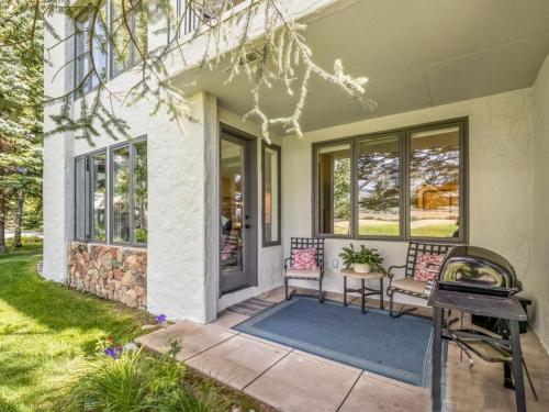 Stunning Renovated 2 Bedroom in Arrowhead Village! condo detail