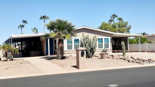 Resort style living for adults in ซันเลค