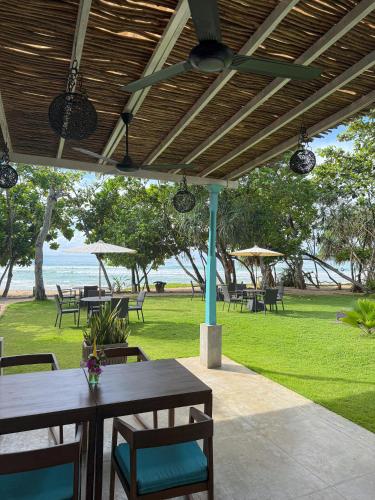 Villa Talay - 5 Bedroom Beachfront Villa - image 5