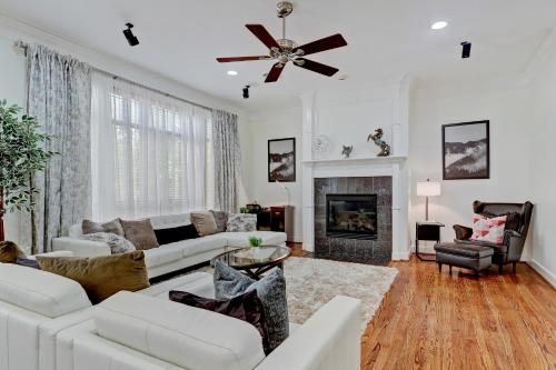 Vendégszoba, Luxury Home Minutes to Downtown Close to Everything Nice near Buffalo Bayou Park