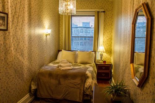 Beacon Inn 1087 in Brookline, USA