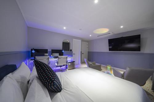 Goyo37 Hotel Osan by AnookDeluxe Double Room with 2 Gaming PC