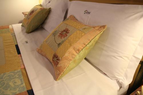 Double Room with Balcony image 6