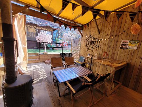 room detail thumbnail 2