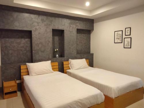 2 twin beds