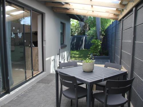 Cottage Studio - image 12