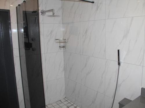 Cottage Studio - image 14