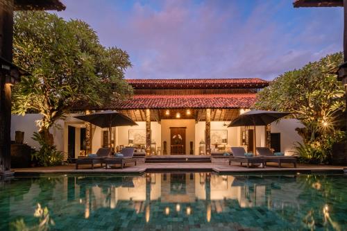 Villa De Suma - Fully staffed luxury villa, walk to the beach!, Bali