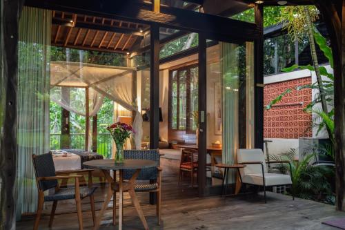 One-Bedroom River Suite with Complimentary Access to Titi Batu Sports Club image 5