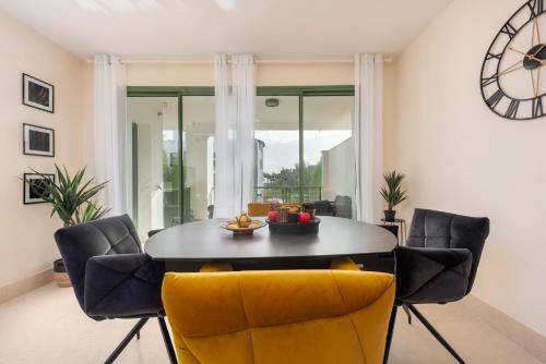 Iekārtas, Seaside Sotogrande Retreat with pool in Torreguadiaro