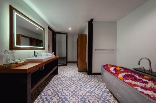 Garden View Suite with Complimentary Access to Titi Batu Sports Club image 9