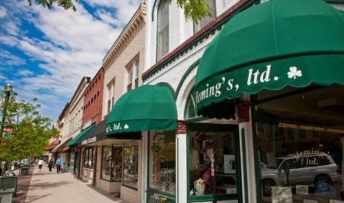 Elyss's Ranch Pool Near Williams Bay Beach Elyss's Ranch Pool Near Williams Bay Beach