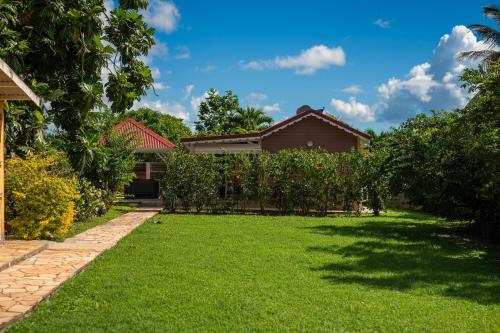 puutarha, L’Escale Kreyol - Avec jacuzzi in Lamentin