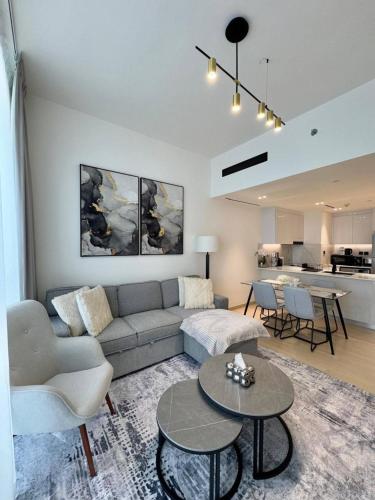 New 1br Apt Jvc Pool View, Balcony & Parking, Dubaï