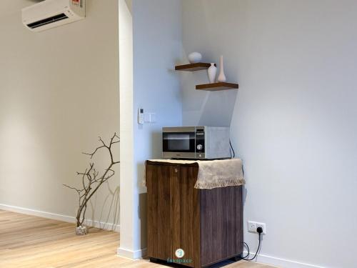 Japandi Studio w Bathtub | Linked >Quill City Mall - image 13