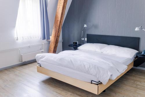 Royal Hotel - Urban Living - main image