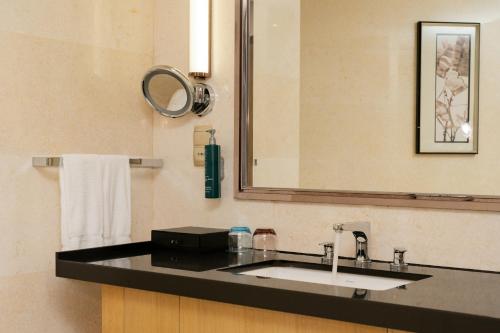 DoubleTree by Hilton Heyuan Room Type - KING ONE BEDROOM SUITE