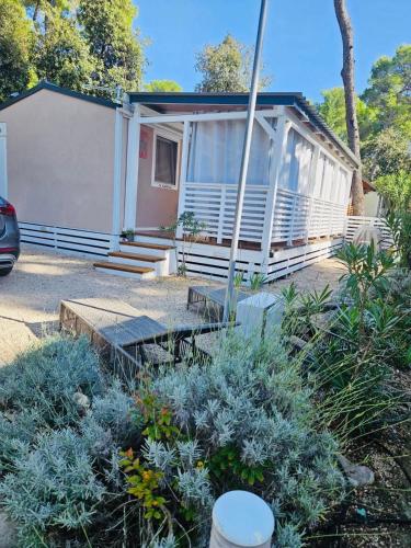2 bedrooms, 4 beds