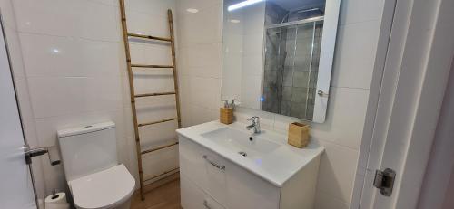 One-Bedroom Apartment image 4
