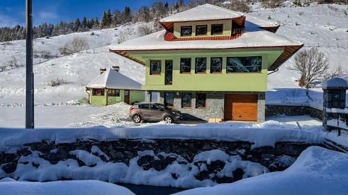 Hotelli välisilme, Bjelasnica Alpine Retreat - Cozy Mountain House near Sarajevo in Umoljani