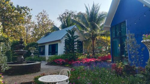 พายิ้มฟาร์มสเตย์ in Chat Trakan