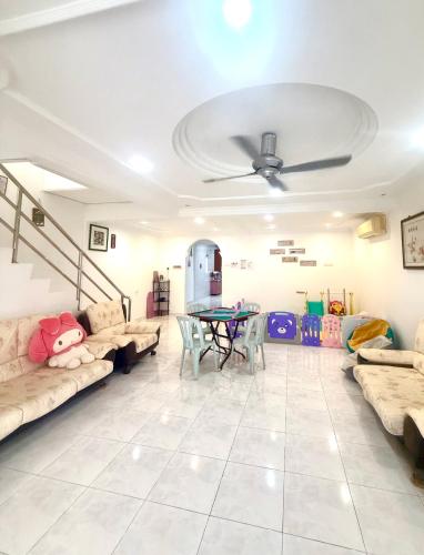 Double Storey 5 room Bukit Beruang -18pax Double Storey 5 room Bukit Beruang -18pax