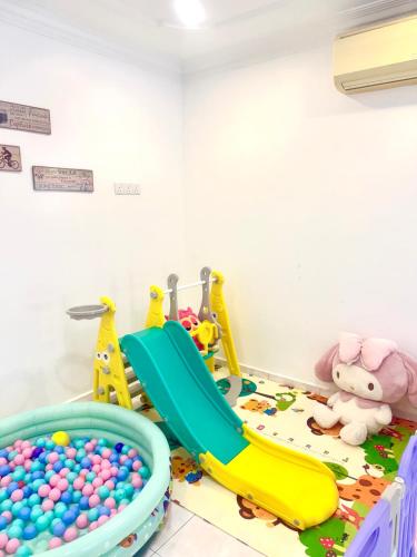 Double Storey 5 room Bukit Beruang -18pax Double Storey 5 room Bukit Beruang -18pax