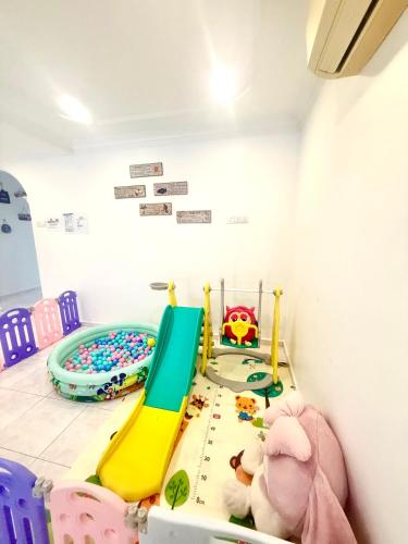 Double Storey 5 room Bukit Beruang -18pax Double Storey 5 room Bukit Beruang -18pax