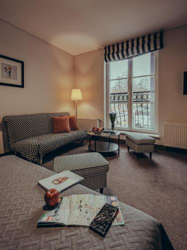 Moon Garden Old Town Hotel