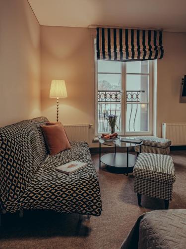 Moon Garden Old Town Hotel