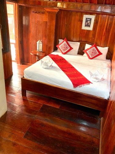Double Room with Balcony image 10