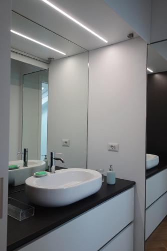 Charming suite on the roofs of Navigli 5