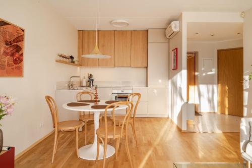 Freshly renovated apartment next to Old Down, Tallin (foto 7)