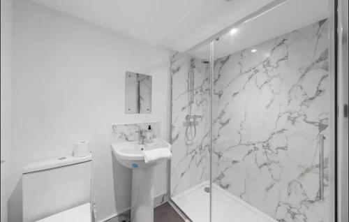 Canterbury City Guesthouse with All En-suite rooms and Hot-tub Canterbury City Guesthouse with All En-suite rooms and Hot-tub