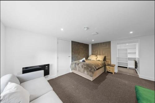 Canterbury City Guesthouse with All En-suite rooms and Hot-tub Canterbury City Guesthouse with All En-suite rooms and Hot-tub