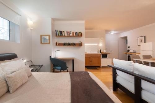 Bright, Cosy Studio close to Glyfada Beach & Center, Atény