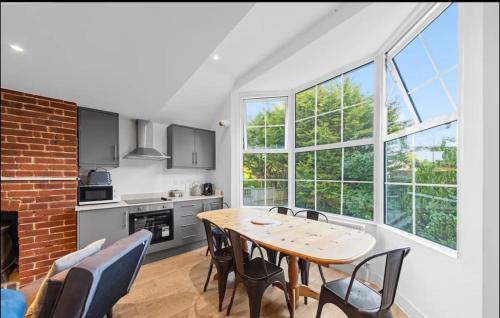 Canterbury City Guesthouse with All En-suite rooms and Hot-tub Canterbury City Guesthouse with All En-suite rooms and Hot-tub