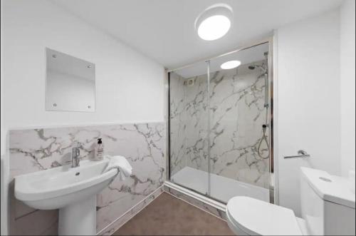 Canterbury City Guesthouse with All En-suite rooms and Hot-tub Canterbury City Guesthouse with All En-suite rooms and Hot-tub