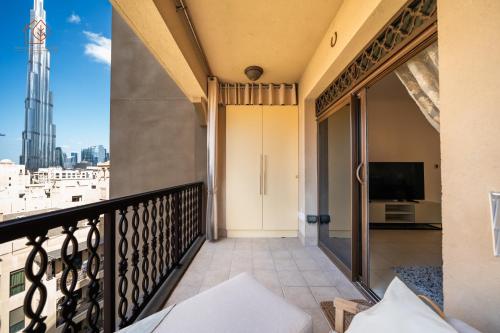 Cozy Old Town 2-Bed Apartment with Burj Khalifa Views 202RH-2, Дубай (фото 6)