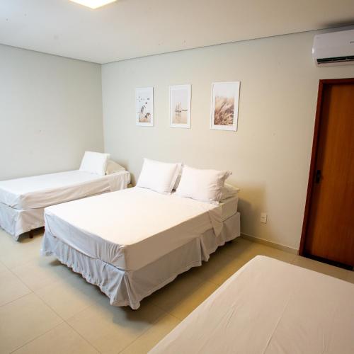 1 double bed, 2 twin beds