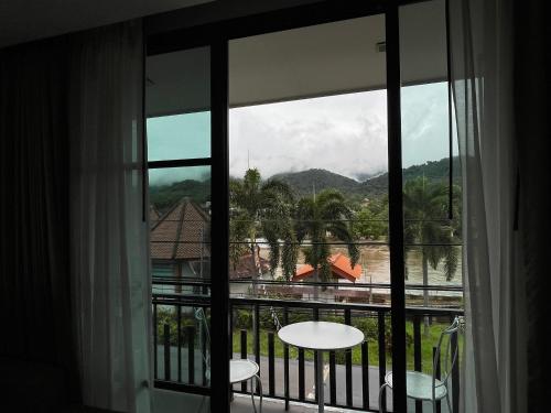 สรัญญา ริเวอร์เฮาส์ (Saranya River House) in แม่อาย